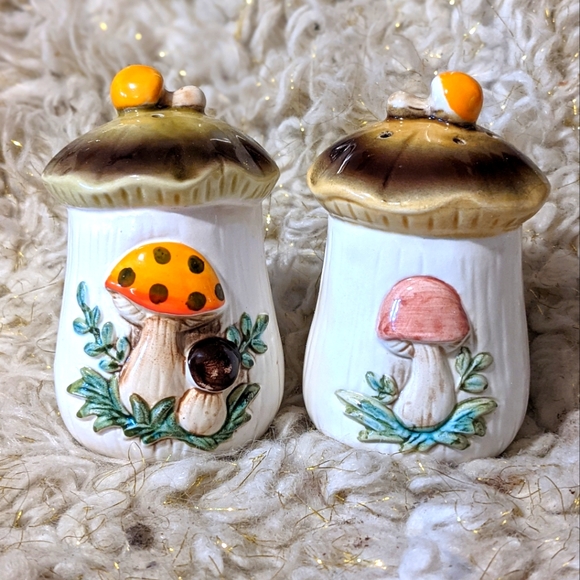 Sears, Roebuck & Co Other - RARE 1970s Merry Mushroom Salt & Pepper Shakers